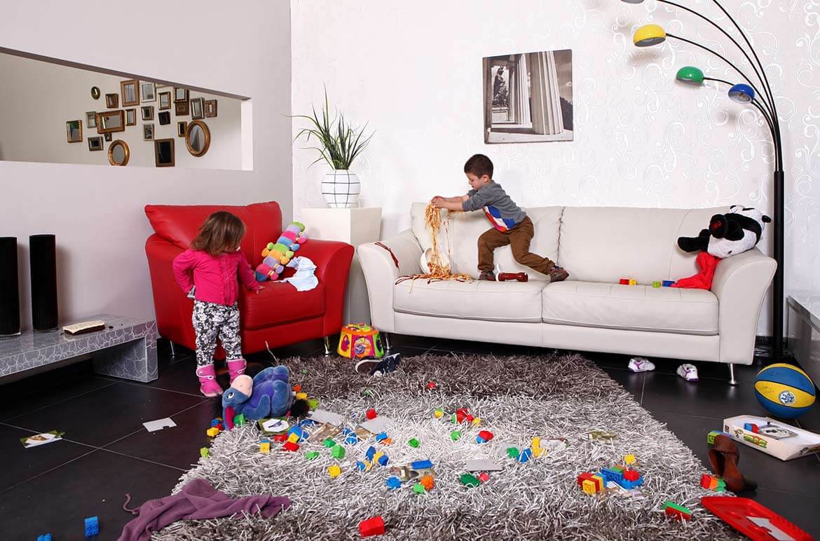 Фото детей и дивана